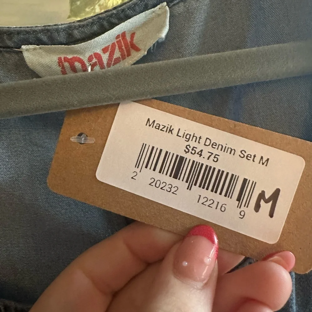 B58 NWT Mazik | Chambray Sleeveless Top